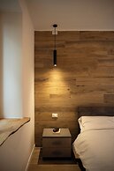 SnowLake Suite & Apartments