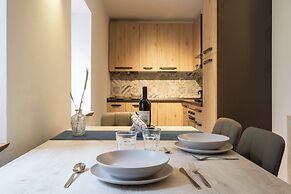SnowLake Suite & Apartments