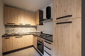 SnowLake Suite & Apartments