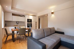 SnowLake Suite & Apartments