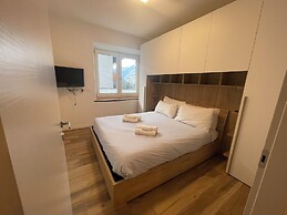 SnowLake Suite & Apartments