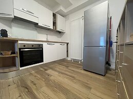 SnowLake Suite & Apartments
