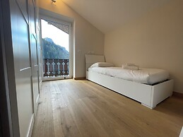 SnowLake Suite & Apartments