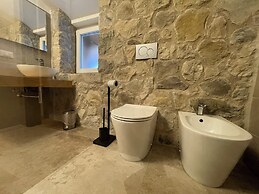 SnowLake Suite & Apartments