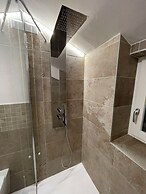 SnowLake Suite & Apartments