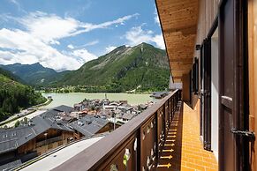 SnowLake Suite & Apartments