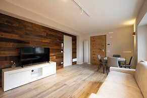 SnowLake Suite & Apartments
