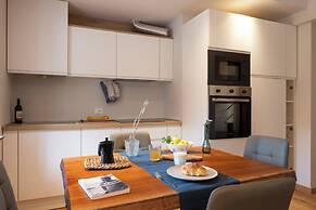 SnowLake Suite & Apartments