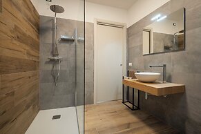 SnowLake Suite & Apartments