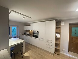 SnowLake Suite & Apartments