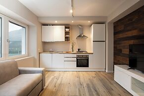 SnowLake Suite & Apartments