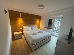 SnowLake Suite & Apartments