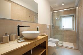 SnowLake Suite & Apartments