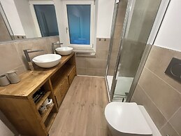 SnowLake Suite & Apartments