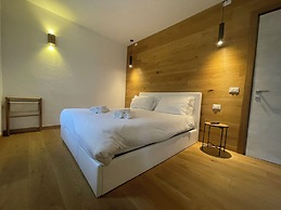 SnowLake Suite & Apartments