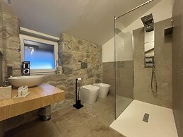 SnowLake Suite & Apartments