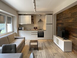 SnowLake Suite & Apartments