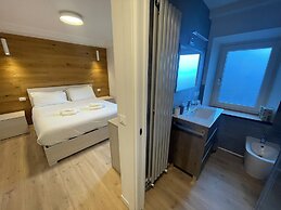 SnowLake Suite & Apartments