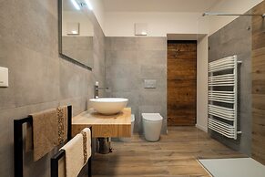 SnowLake Suite & Apartments