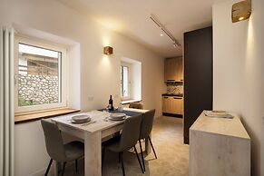SnowLake Suite & Apartments