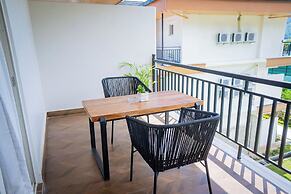 Majestic Lakefront Hotel & Suites