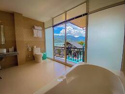 Majestic Lakefront Hotel & Suites