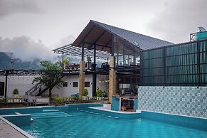 Majestic Lakefront Hotel & Suites