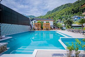 Majestic Lakefront Hotel & Suites