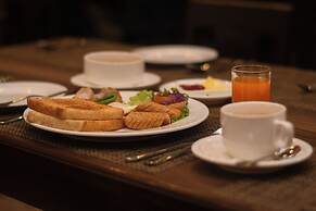 Majestic Lakefront Hotel & Suites