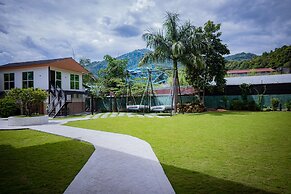 Majestic Lakefront Hotel & Suites