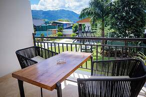 Majestic Lakefront Hotel & Suites