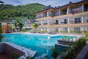 Majestic Lakefront Hotel & Suites