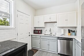 Cove Cottage - 3 Bedroom w/Private Pool. Sleeps 6. Quiet Community, Cl