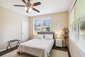 Cove Cottage - 3 Bedroom w/Private Pool. Sleeps 6. Quiet Community, Cl