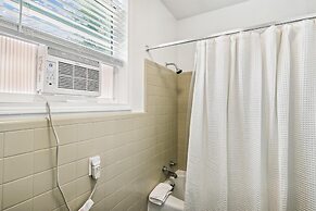 Cove Cottage - 3 Bedroom w/Private Pool. Sleeps 6. Quiet Community, Cl