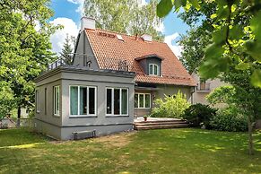 Gustav Ernesaks House