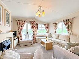 Pottsville Cabin - Short Walk to Praa Sands Beach