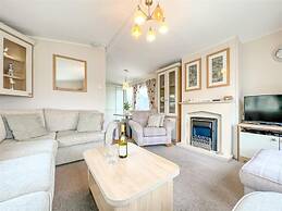 Pottsville Cabin - Short Walk to Praa Sands Beach