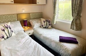 Pottsville Cabin - Short Walk to Praa Sands Beach