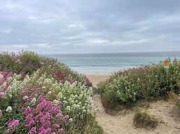 Pottsville Cabin - Short Walk to Praa Sands Beach