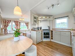 Pottsville Cabin - Short Walk to Praa Sands Beach