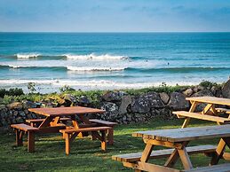 Pottsville Cabin - Short Walk to Praa Sands Beach