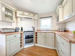 Pottsville Cabin - Short Walk to Praa Sands Beach