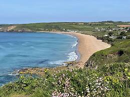 Pottsville Cabin - Short Walk to Praa Sands Beach