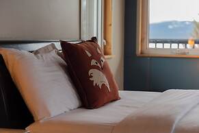 Inn On The Lake