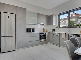 Sanders Palama - Cute 2-bdr Penthouse Apt