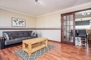 Cosy 3 Bedroom Home With Wifi, Parking & Garden