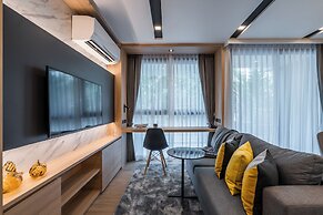 Destiny63 Ekamai Apartment