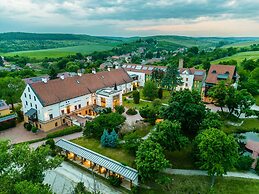 Hotel Vécsecity Wellness and Conference