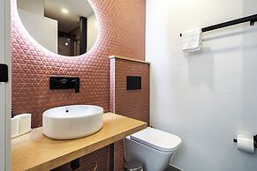 Vallecas Suites by Olala Homes